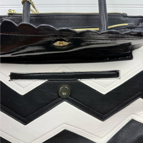 Betsey Johnson black & white shoulder chevron handbag purse with bow accent. - Picture 5 of 13